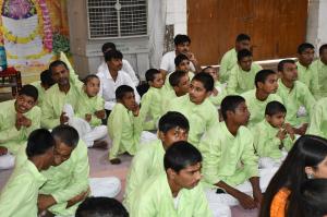 Sreesomnath Trust organized mentally challenged children of Samprat Sanstha and conducted flag worship and food.