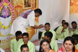 Sreesomnath Trust organized mentally challenged children of Samprat Sanstha and conducted flag worship and food.